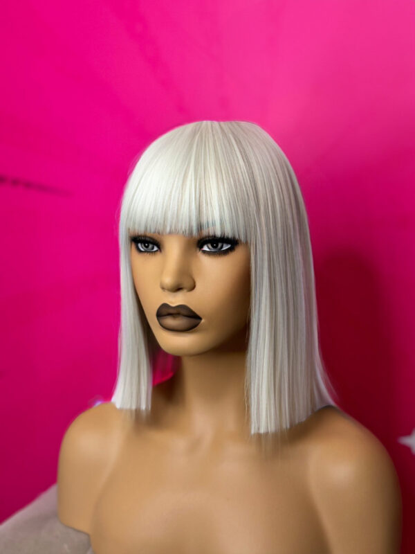 Peruka Platynowy Blond Bob z Grzywką||||