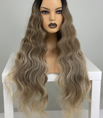 Długa Kręcona Peruka Ciemny Blond Ombre