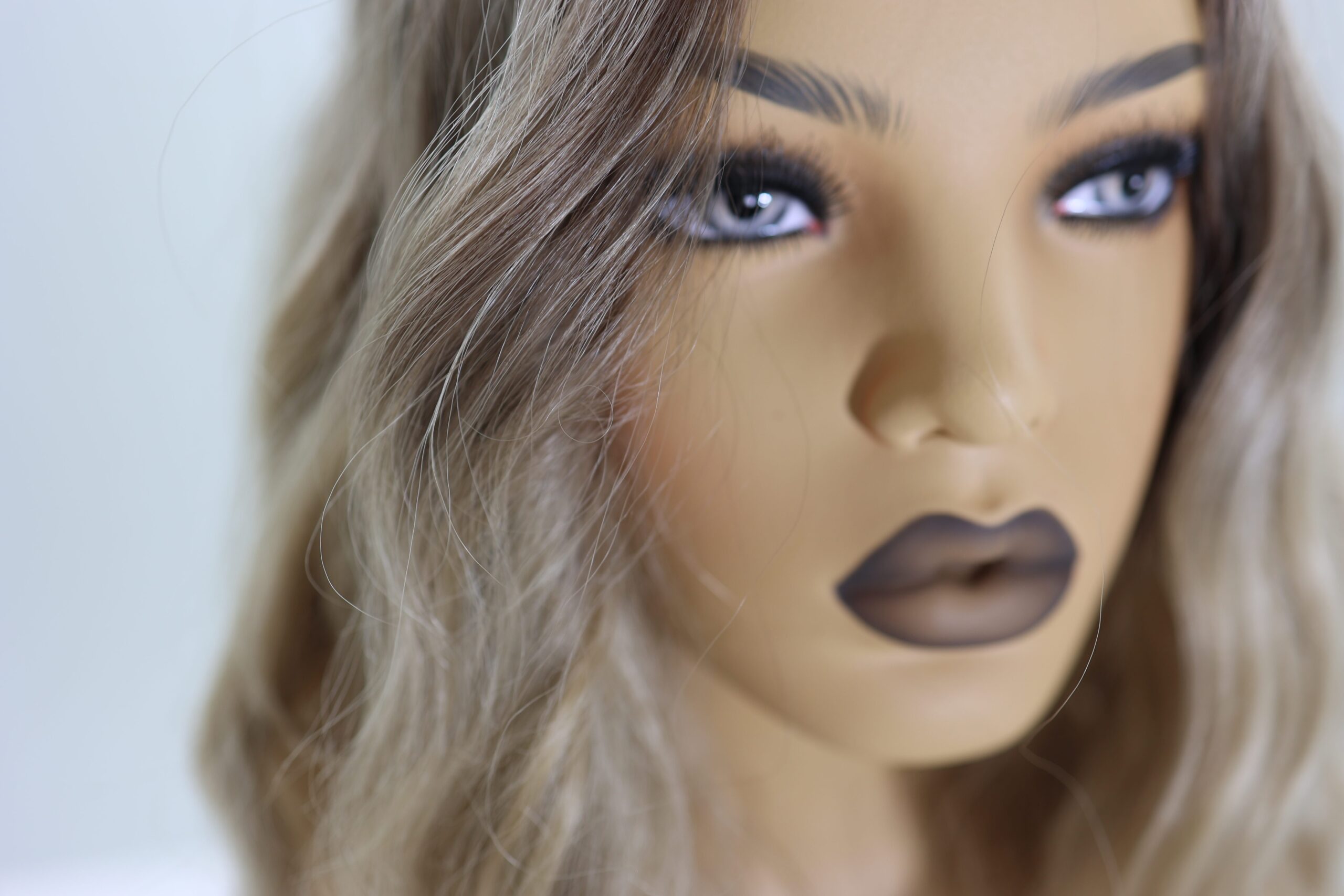 Peruka Falowany Bob Średni Blond - OLA - obrazek 5