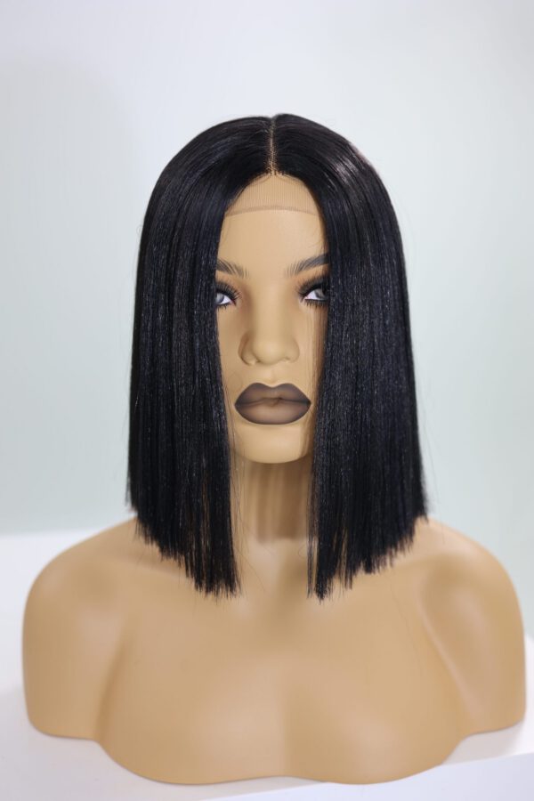 Krótka Czarna Peruka Prosto Ścięta Lace Front