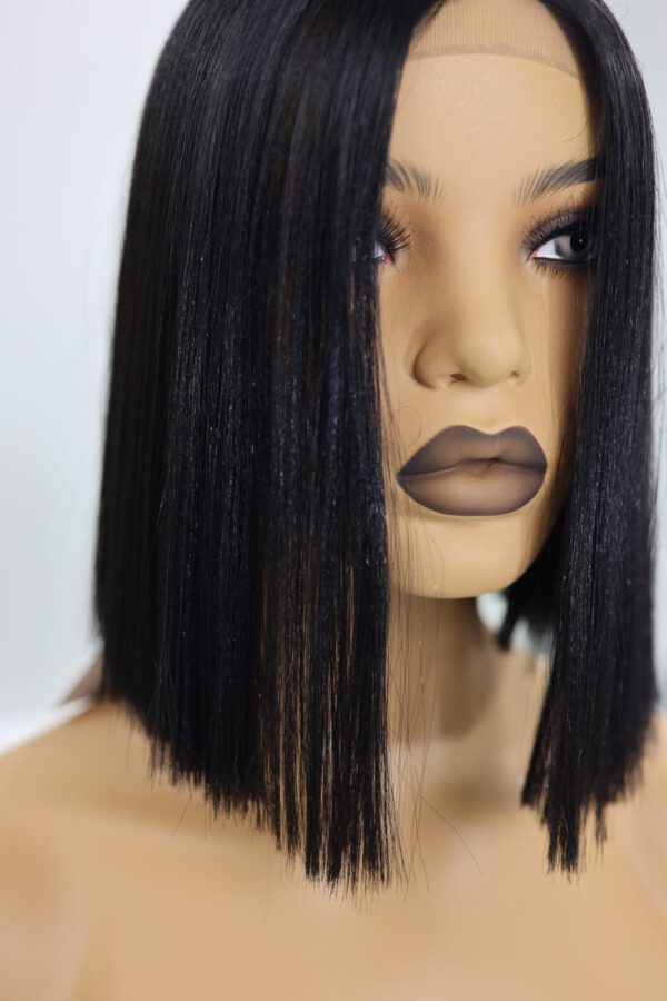 Krótka Czarna Peruka Prosto Ścięta Lace Front - LENA - obrazek 3
