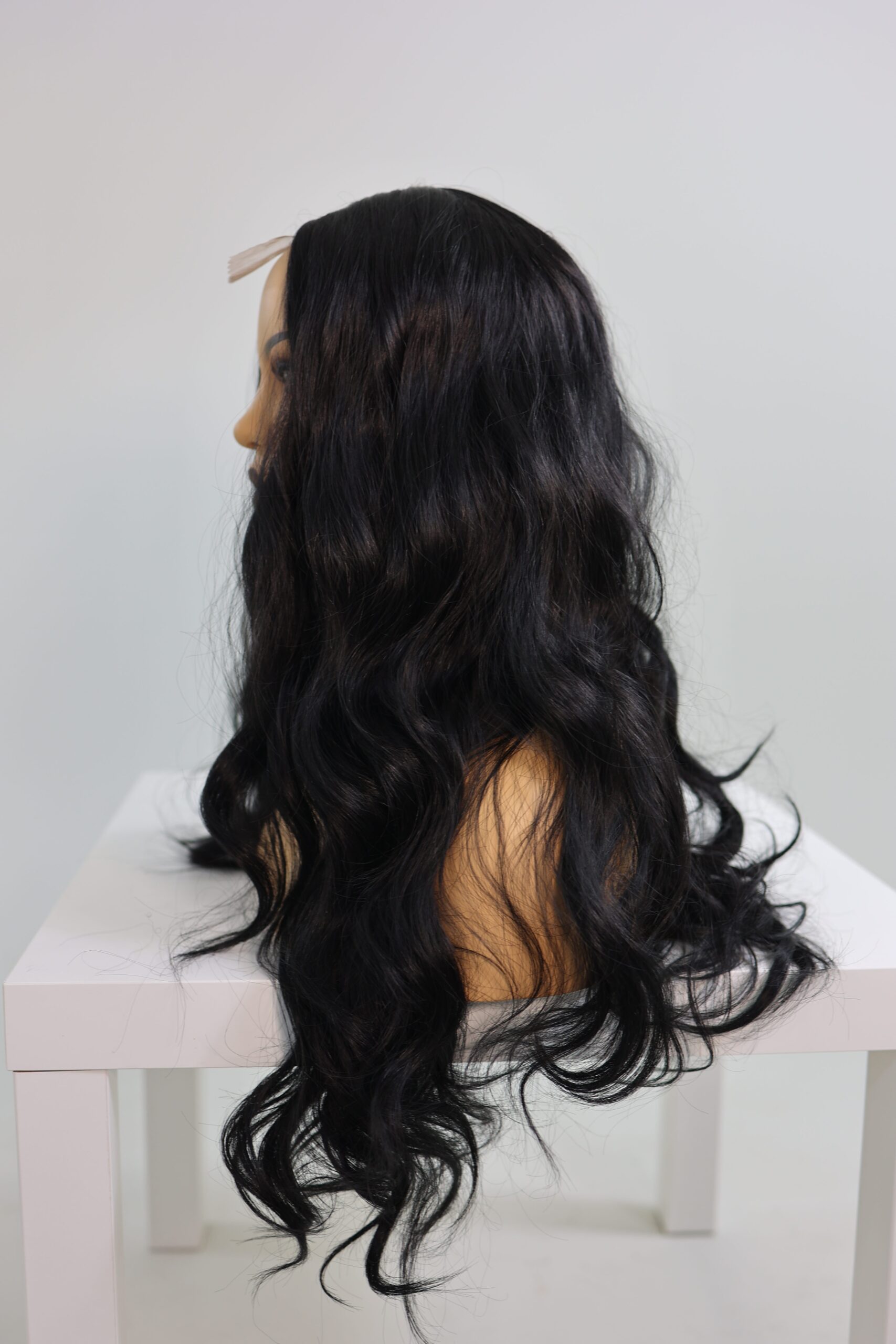 Peruka syntetyczna długa, falowana, w kolorze czarny brąz - ELISA - obrazek 2