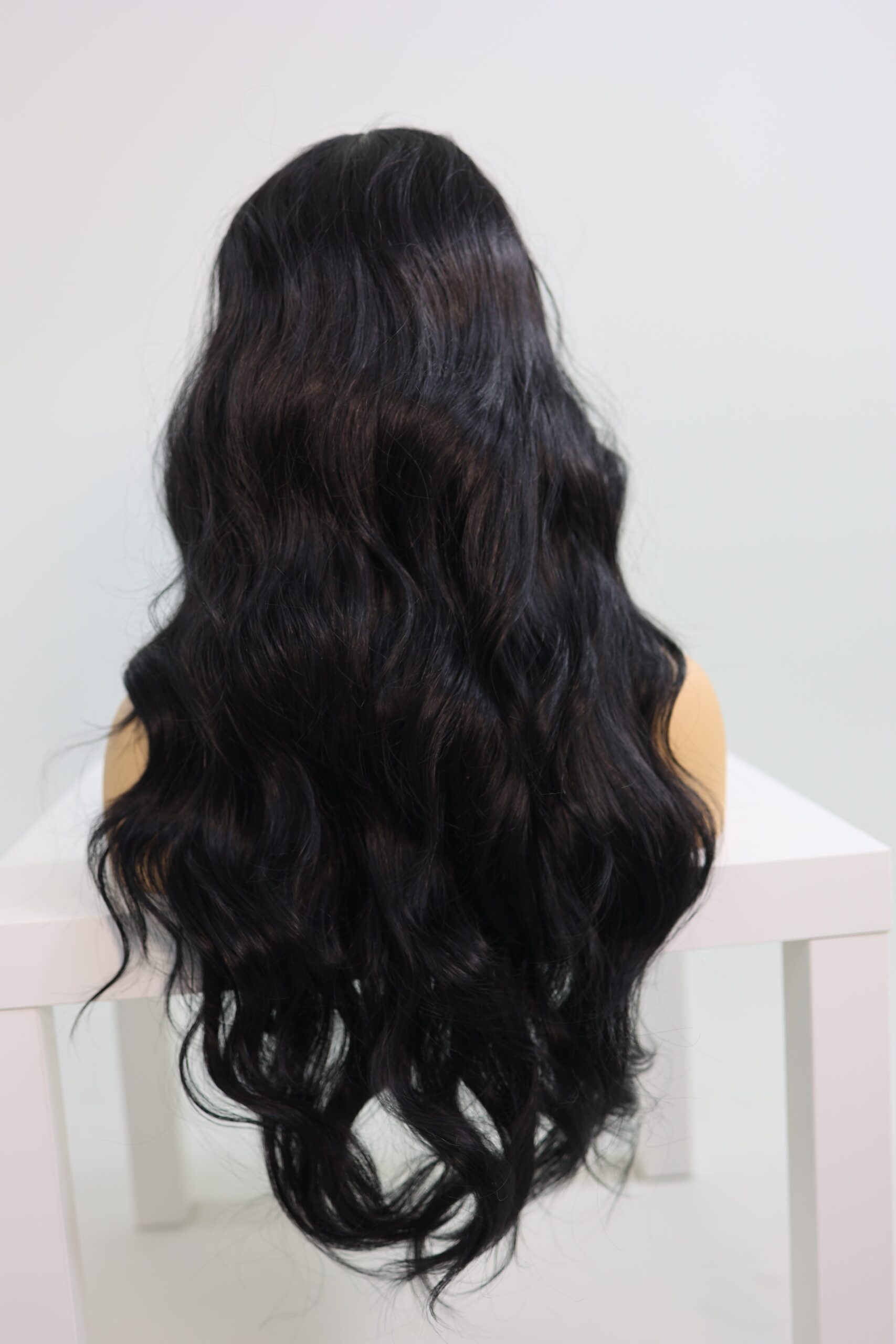 Peruka syntetyczna długa, falowana, w kolorze czarny brąz - ELISA - obrazek 7