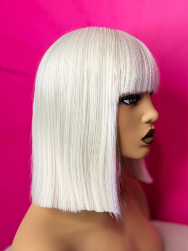 Peruka Platynowy Blond Bob z Grzywką - Ina - obrazek 5