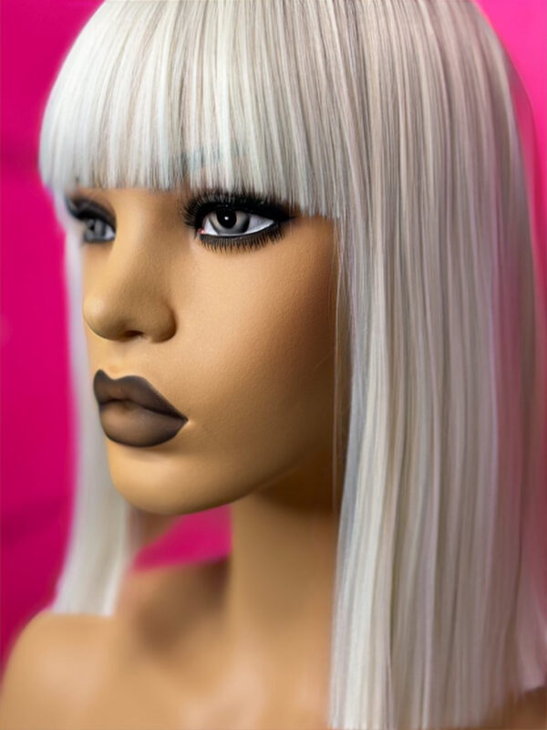 Peruka Platynowy Blond Bob z Grzywką - Ina - obrazek 4