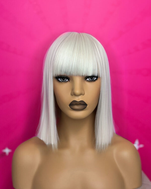 Peruka Platynowy Blond Bob z Grzywką - Ina - obrazek 2