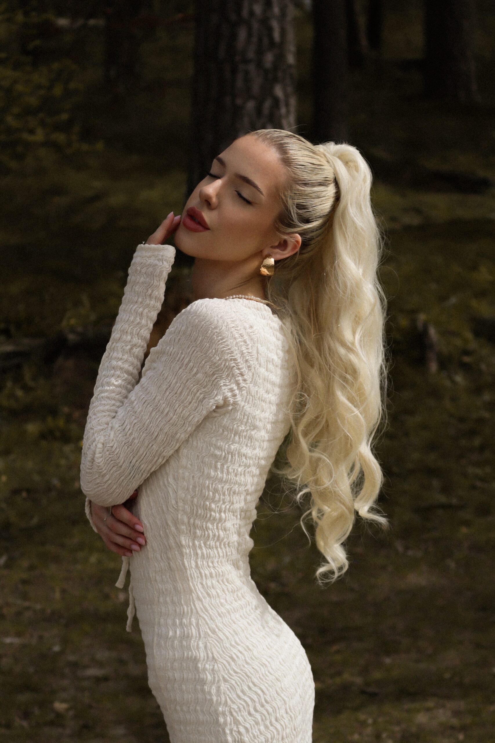 Doczepiany Kucyk Platynowy Blond Duże Fale - 60cm - obrazek 5