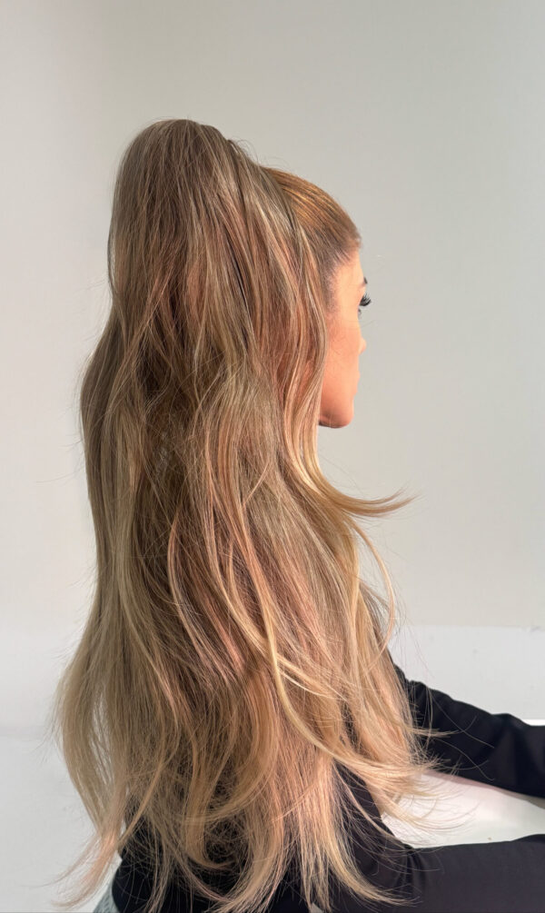 Doczepiany Kucyk - Kitka Ciemny Blond Ombre Naturalna Fala - obrazek 3