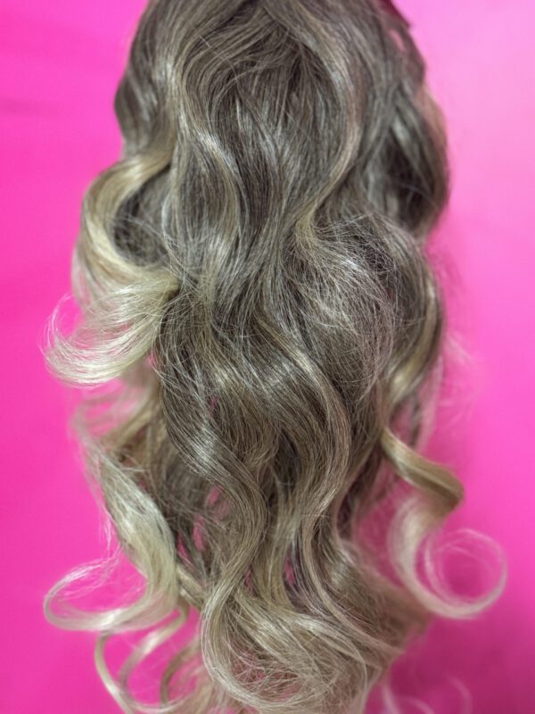 Doczepiany Kucyk -  Kitka Luźne Fale Ciemny Blond Ombre 50cm - obrazek 3