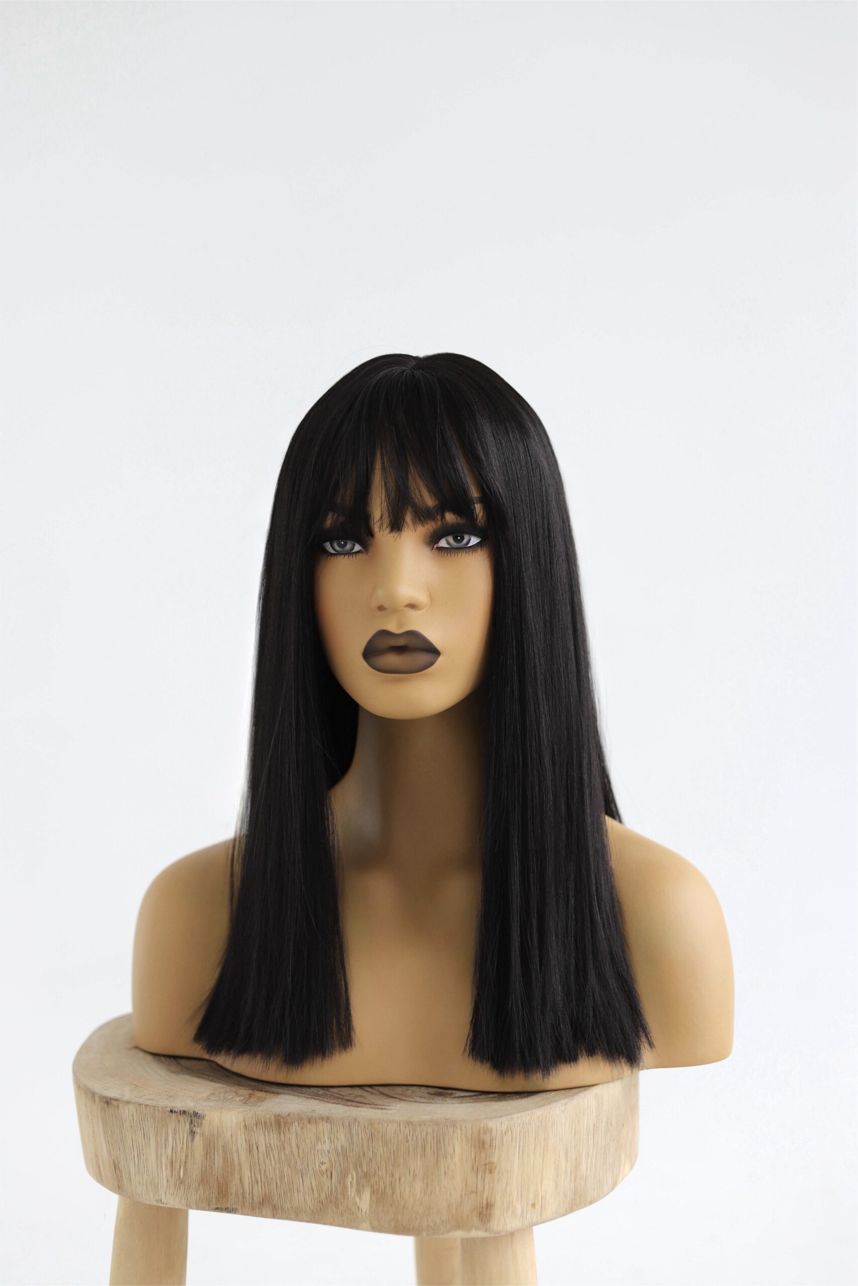 Syntetyczna peruka czarna z grzywką w stylu Kleopatry|||