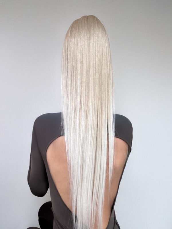 Kitka Jasny Chłodny Blond|||Kitka Jasny Chłodny Blond Ombre Małe Fale||||Kitka Jasny Chłodny Blond Ombre Luźne Fale||kucyk jasny chłodny blond luźne fale|||