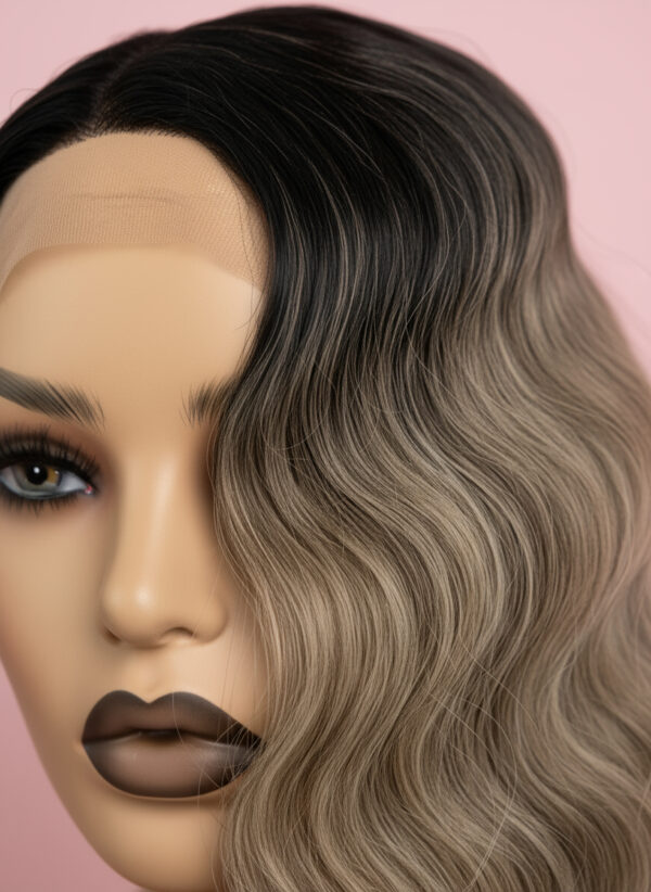 Długa Kręcona Peruka Ciemny Blond Ombre - Romance - obrazek 3