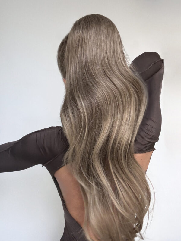 Doczepiany Kucyk - Kitka Chłodny Ciemny Blond Naturalna Fala - obrazek 2