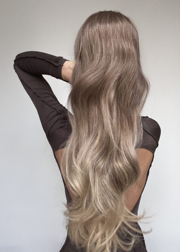 Doczepiany Kucyk - Kitka Chłodny Ciemny Blond Naturalna Fala - obrazek 3