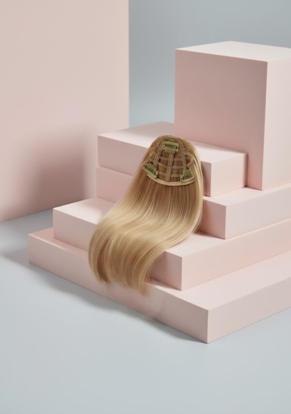 grzywka blond