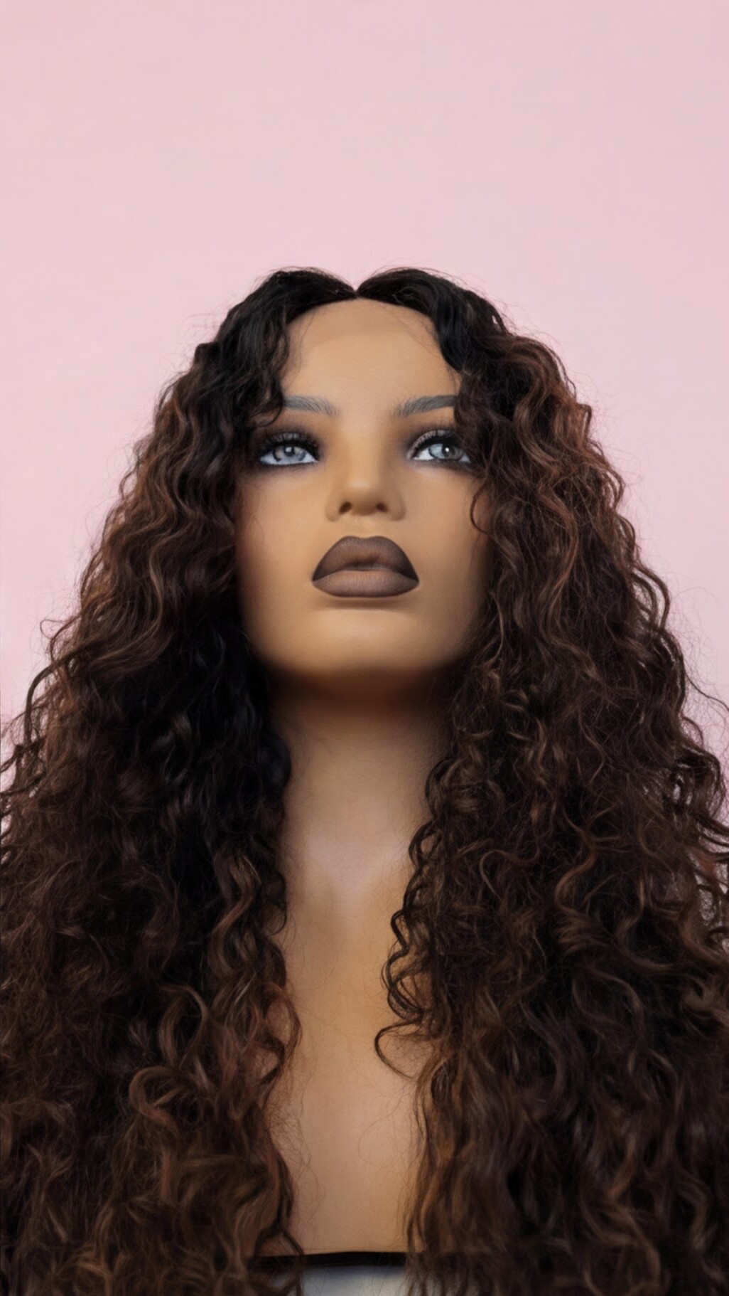 kręcona peruka ciemny brąz